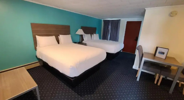 Четырёхместный номер Standard Olde Tavern Motel and Inn - Cape Cod