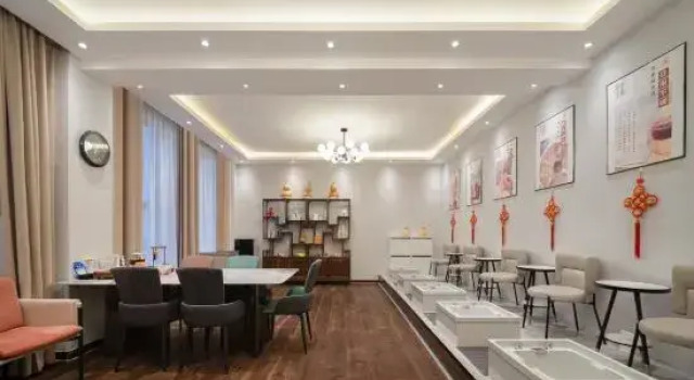 BanDe Hotel（Aletai Xuedu Airport Hotel）