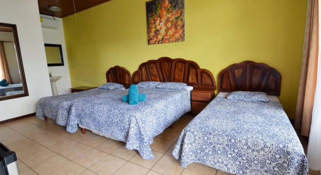 Четырёхместный номер Standard с красивым видом из окна Hotel Las Brisas