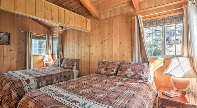 Delightful Family Cabin: Walk to Lake Gregory!, Забронировать Отель Крестлайн 