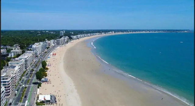 Апартаменты Appartement type loft La Baule centre