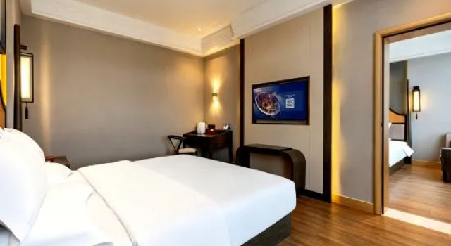 Семейный люкс Metropolo Jinjiang Hotel ((Shangri-La Songzanlin Temple)
