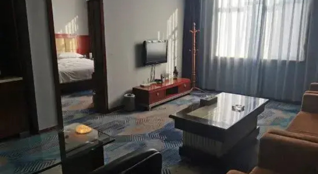 Люкс Business Lingyuan International Hotel