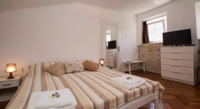 Студия White House Apartments