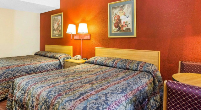 Четырёхместный номер Standard Econo Lodge Jonesboro - Atlanta South