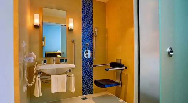Двухместный номер Superior Holiday Inn Express Chennai Old Mahabalipuram Road