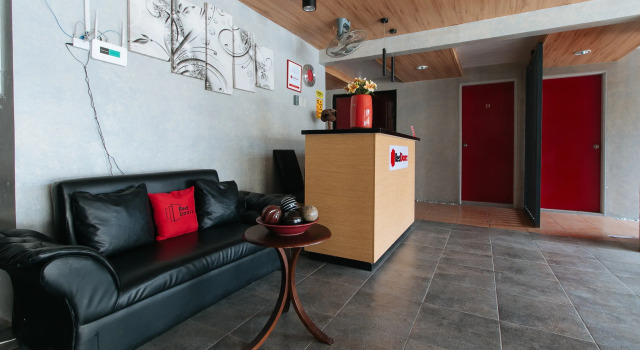RedDoorz near Christ the King Medical Center, Забронировать Отель  