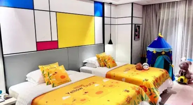 Семейный тент Yunfu Xinxing Xiangshun Junzhou Hotel