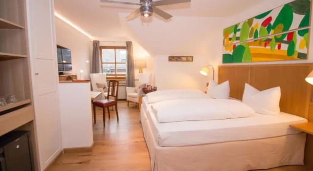 Номер Comfort Romantik Hotel Hirschen