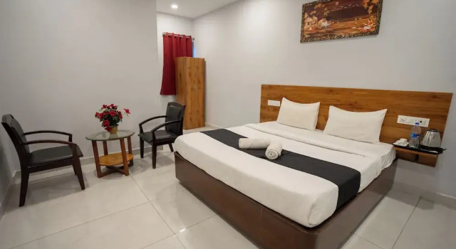 Люкс Comfort FabHotel Vaishnavi Classic
