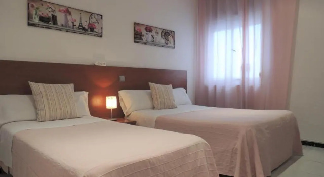 Трёхместный номер Standard Hostal Cervantes