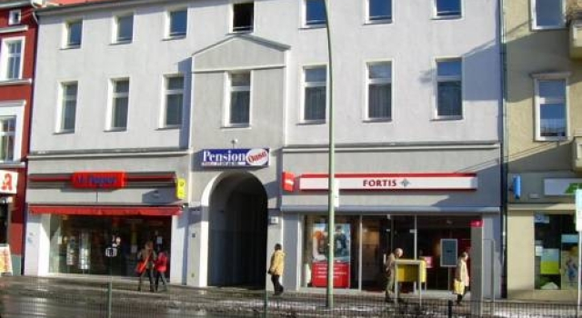 Pension Oase, Varaa Hotelli Hotellit Berliini aamiaisella, lähellä Ullsteinstraße Underground Station, Aamiainen
