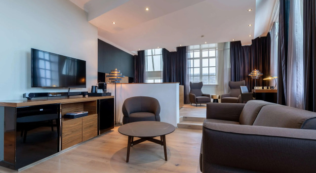 Люкс Amsterdam с видом на канал Radisson Blu Hotel, Amsterdam City Center