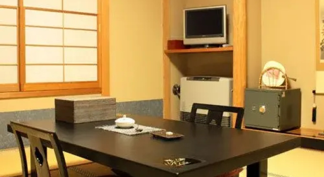 Yuyu Tei, Book Hotel Inawashiro 