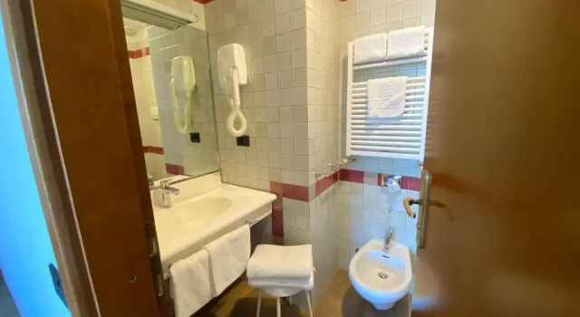 Трёхместный номер Superior с балконом и с видом на озеро Hotel Capri