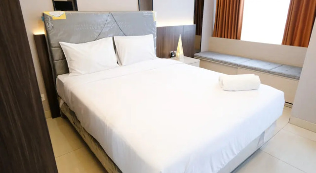 Luxurious Studio With Long Golf View At Grand Sungkono Lagoon Apartment, Book Apartment Hotels in East Java with a Pool, Swimming Pool