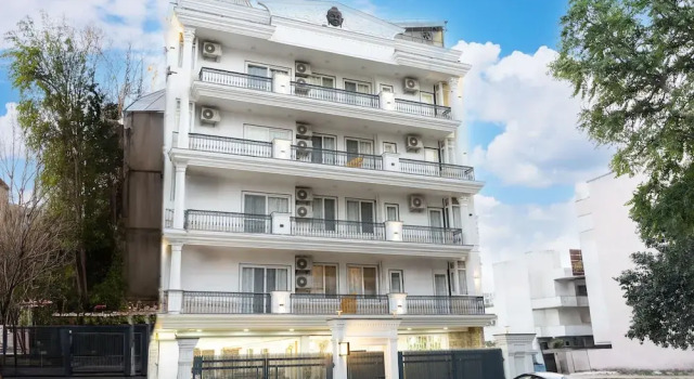Alaya Stays Miyabi Executive Suite, Elegant 1-BHK Suite With Common Pool, Gym & Restaurant, Забронировать Отель Гургаон 