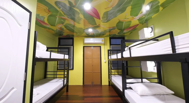 Кровать в общем номере Everyday Bangkok Hostel @Khaosan