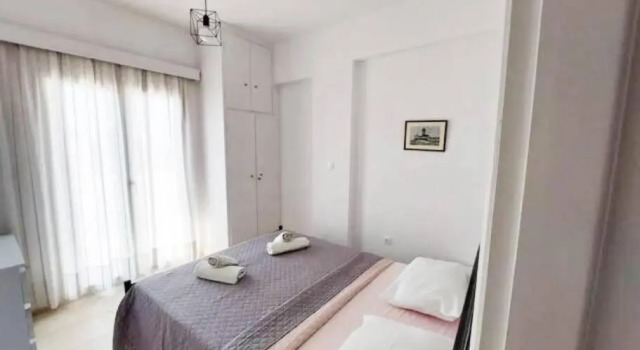 Androshouses gr - Agios Petros Beach apartment 2, Забронировать Апартаменты/квартира Отели Андроса с парковкой, рядом с Пляж Агиос Петрос, Парковка