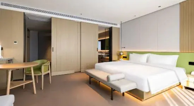 Люкс Yuerong Hotel (Liaoyang Liaohua Tesco)