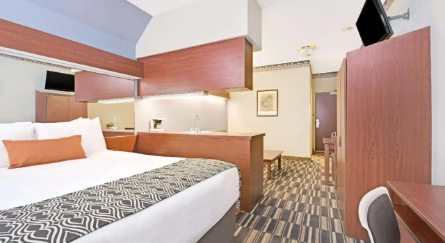 Двухместный люкс Microtel Inn & Suites by Wyndham Urbandale/Des Moines