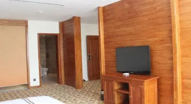 Люкс Business Qujing Longju Hotel (Zhanyi Passenger Terminal Branch)