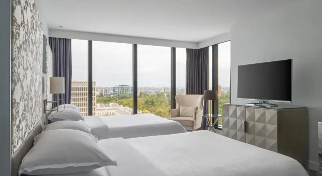 Четырёхместный номер Deluxe с видом на сад Sheraton Melbourne Hotel