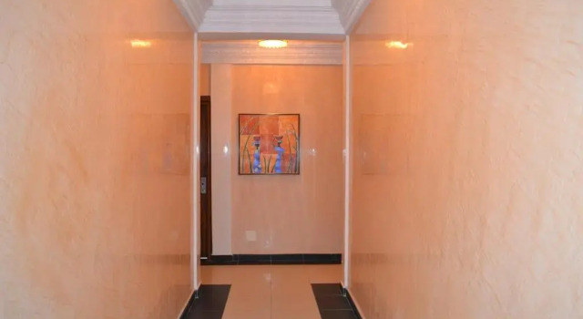 Полулюкс Deluxe Hotel Africa