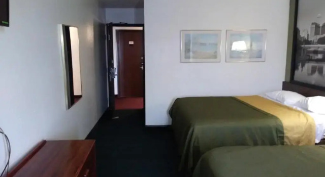 Четырёхместный номер Standard Ainsworth Inn