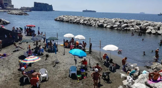 Апартаменты Chiatamone Seaside Suite