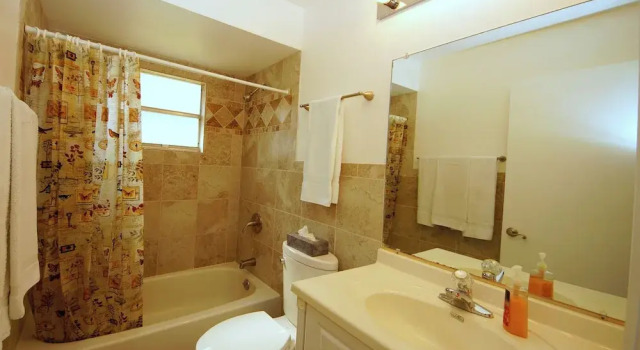Апартаменты Lazy Cuckoo Inn - Sleek and Stylish Studio Apartments