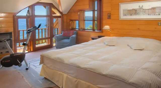 Warm House on the Edge of Lake H28, Забронировать Отель Отели Сан-Карлос-де-Барилоче 3 звезды, рядом с Горнолыжный подъемник Серро-Отто, 3*