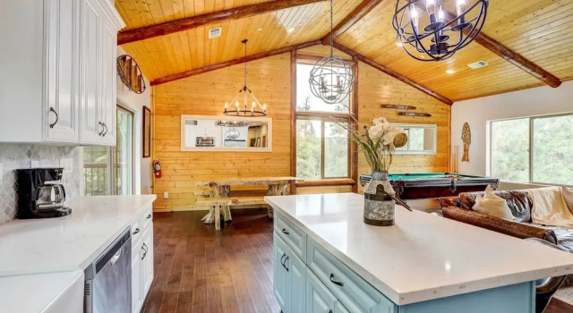 Коттедж Custom-built Gem w/ Kayaks & Games in Big Bear!
