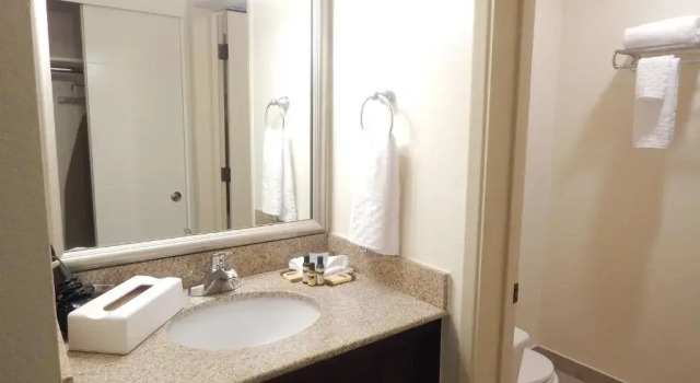 Номер Standard Best Western Plus Edmonds Harbor Inn