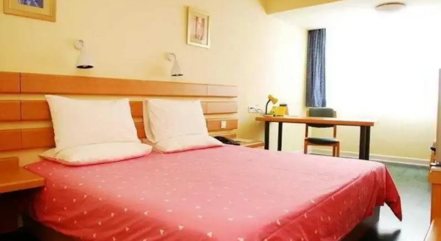 Home Inn Zhanlanguan, Забронировать Отель Пекин район Пекина, рядом с Shiliuzhuang Station