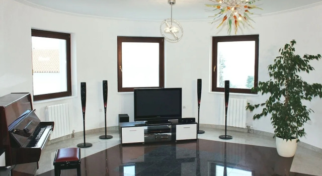 Luxury Apartment in Opatija for 8 People With Pool and Silk Bedding