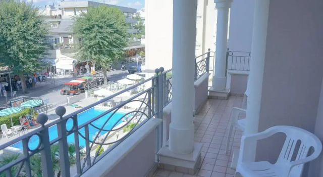 Семейный номер Standard с видом на бассейн Hotel Continental
