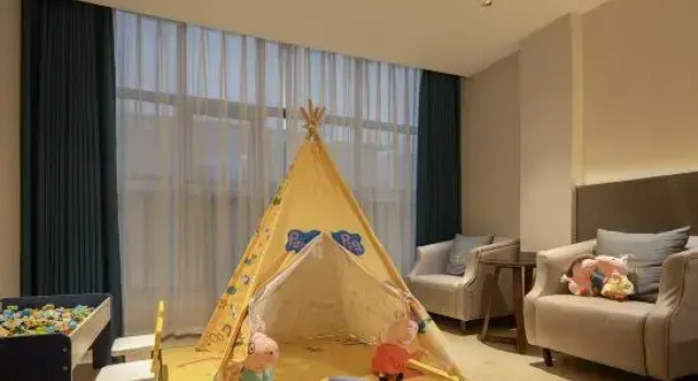 Семейный тент Jintan Hotel (Tongren High Speed Rail Station Store)