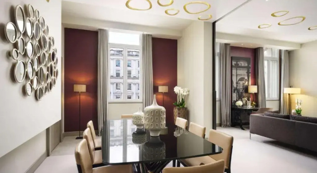 Двухместный люкс Opera with Waterloo Place View Sofitel London St James