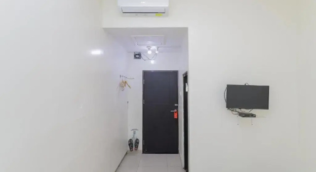 Двухместный номер Standard RedDoorz at K23 Rungkut Madya