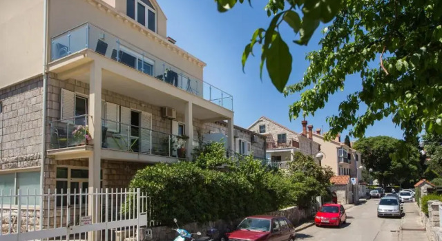 Apartments Laledo, Забронировать Апартаменты/квартира Отели Дубровника с парковкой, рядом с Пляж Мандрач, Парковка