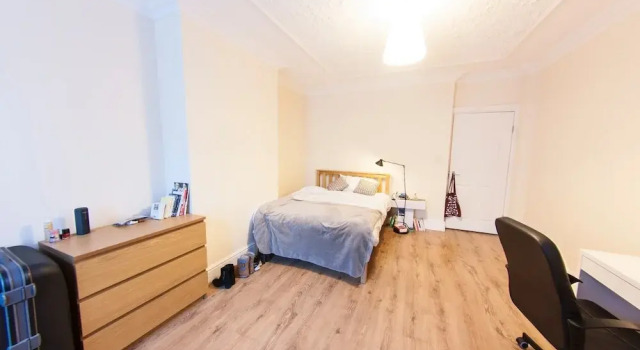 Spacious & Quiet 4BR Flat for 8 in Hampstead