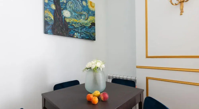 LivinParis - Luxury AC 2 & 3 Bedrooms Le Louvre, Забронировать Отель 2-й округ: Биржа Париж, рядом с Станция метро Rambuteau