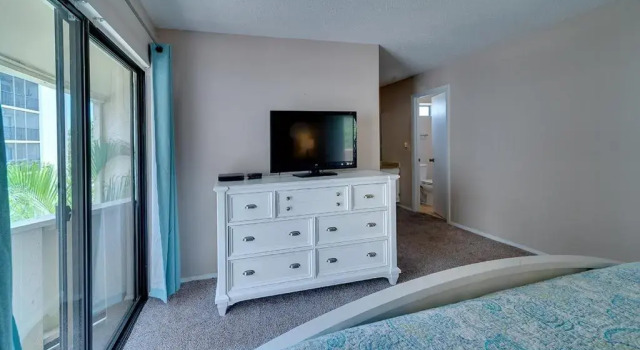 Siesta Key Beach - 2 Bedroom - 3 Beds - 3 Bathroom Duplex with Heated Swimming Pool, Забронировать Отель Отели Сиеста-Ки с парковкой, Парковка