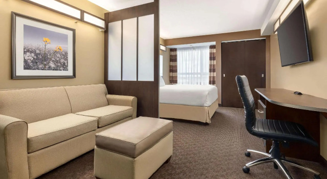 Двухместный номер Standard Microtel Inn & Suites by Wyndham Estevan