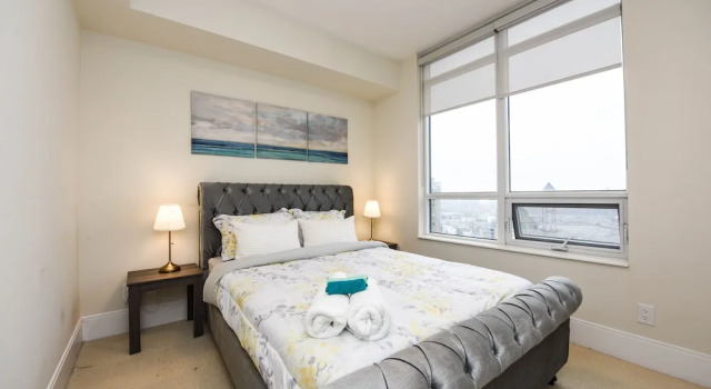 Номер Luxury Sarkar Suites - 310 Burnhamthorpe Road