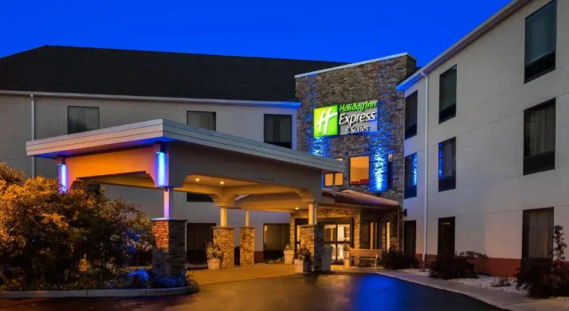 Holiday Inn Express Great Barrington, Rezerwuj Hotel Hotele w New England z basenem, Basen