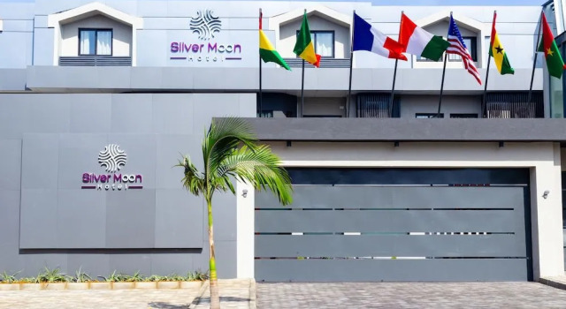 Silver Moon Hotel, Boek Hotel Cocody 