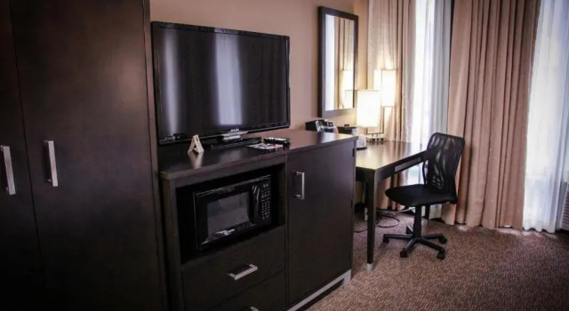 Четырёхместный номер Standard The Landmark Hotel