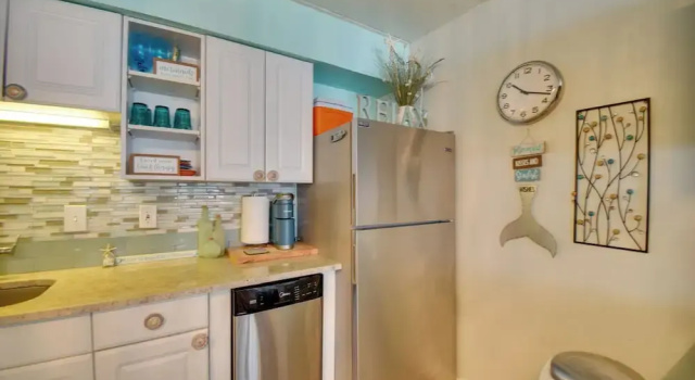 Апартаменты Chic Virginia Beach Retreat - Pool, Steps to Beach